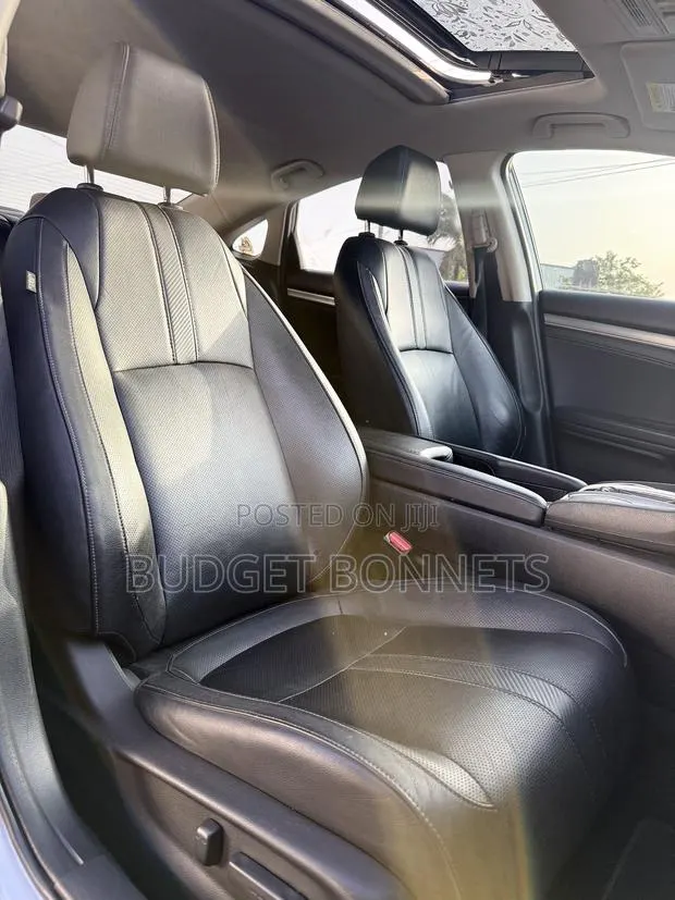 Honda Civic Touring 4dr Sedan (1.5L 4cyl) 2017 Silver · Photo 1