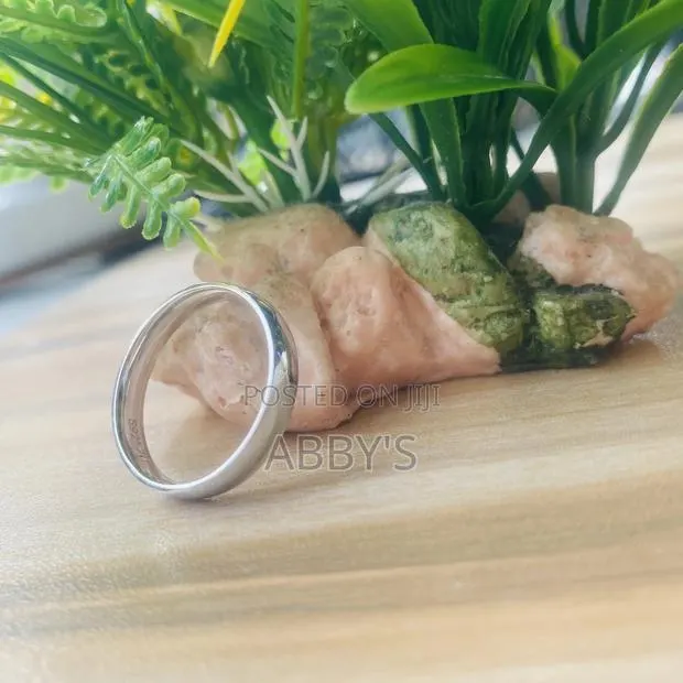 Unisex Non-fading Silver Engagement /Wedding Ring · Photo 1