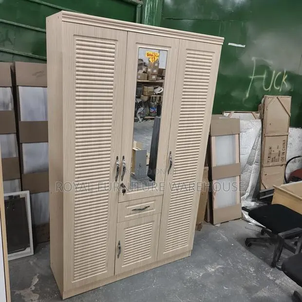 White Maple 3 Doors Wooden Wardrobe · Photo 1