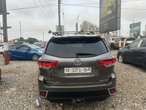 Toyota Highlander Limited 2019 Gray · Photo 1