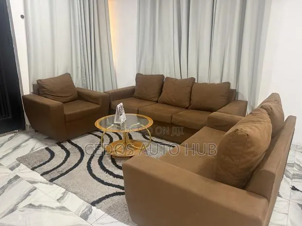 Brown Couch · Photo 1