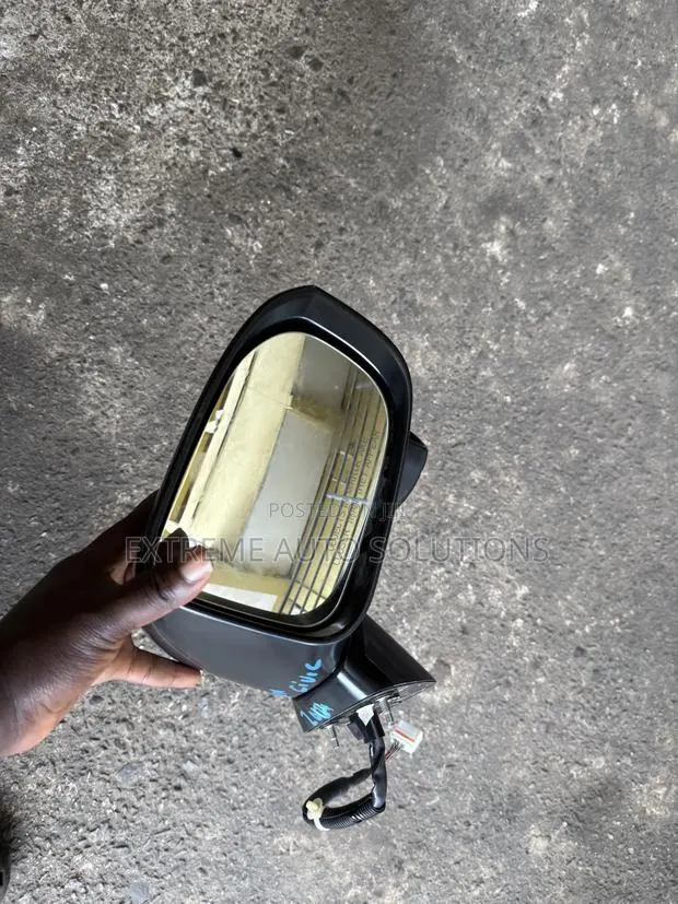 Honda Civic 2015 Side Mirror With Camera · Photo 1