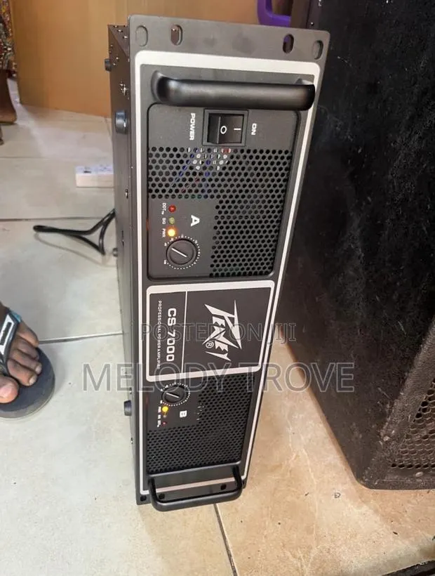 Peavey Cs 7000 Professional Power Amplifier · Photo 1