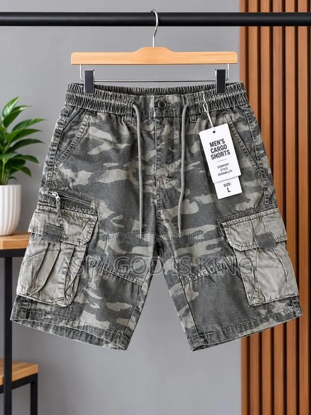 Cargo Shorts · Photo 1