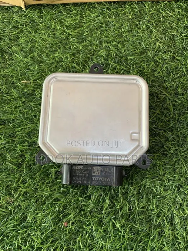 Toyota Land Cruiser Prado LC250, LC300, Tundra Headlight Charger · Photo 1