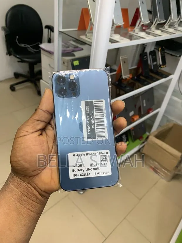 Apple iPhone 12 Pro 128 GB Blue · Photo 1