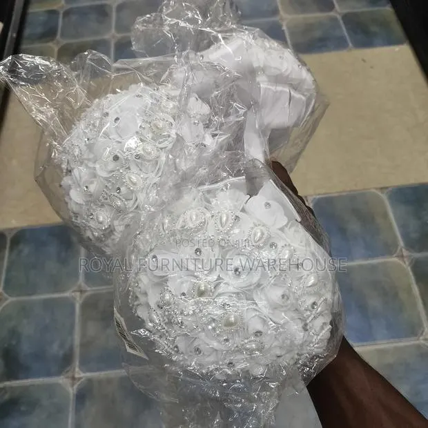 White Artificial Bridal Bouquet Flower. · Photo 1