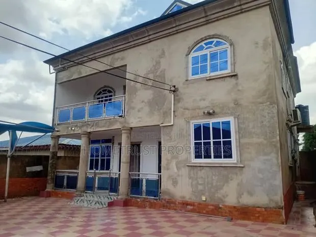 5bdrm Duplex in Amasaman Achiaman for sale · Photo 1