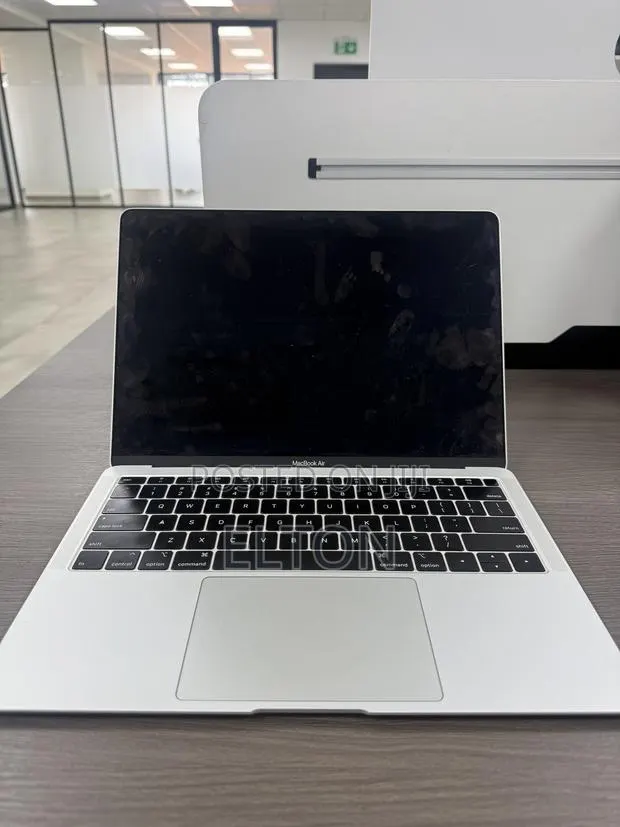 Laptop Apple MacBook Air 2018 8GB Intel Core i5 SSD 256GB · Photo 1
