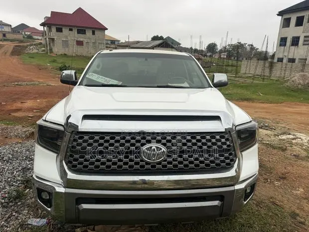 Toyota Tundra 1794 5.7L V8 4x2 CrewMax 5.6 ft. box 145.7 in. WB 2017 · Photo 1
