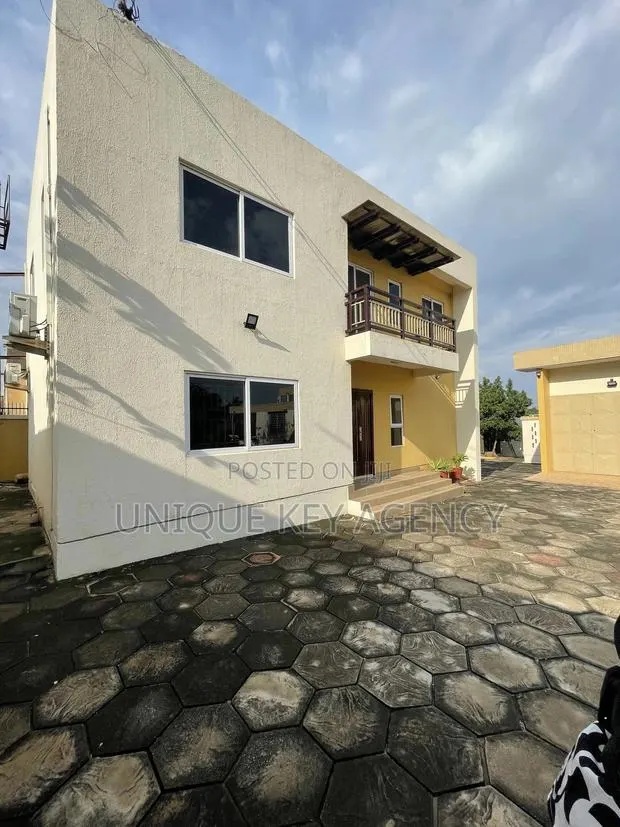 3bdrm Duplex in Unique Key Agency, Achimota for rent · Photo 1