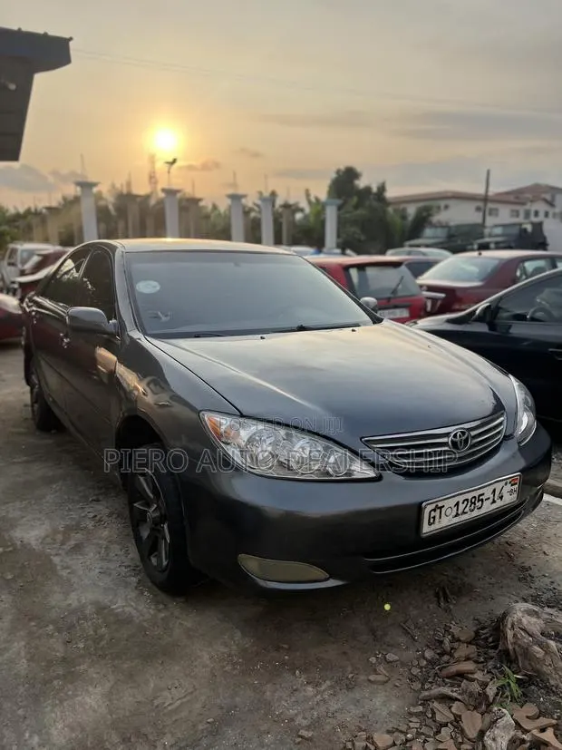 Toyota Camry 2006 Gray · Photo 1