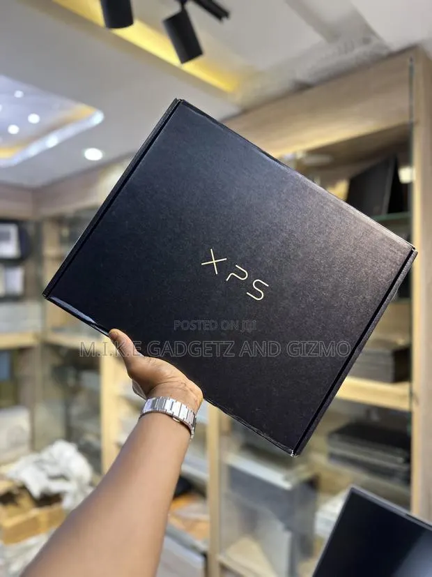 New Laptop Dell XPS 13 8GB Intel Core 5 SSD 512GB · Photo 1