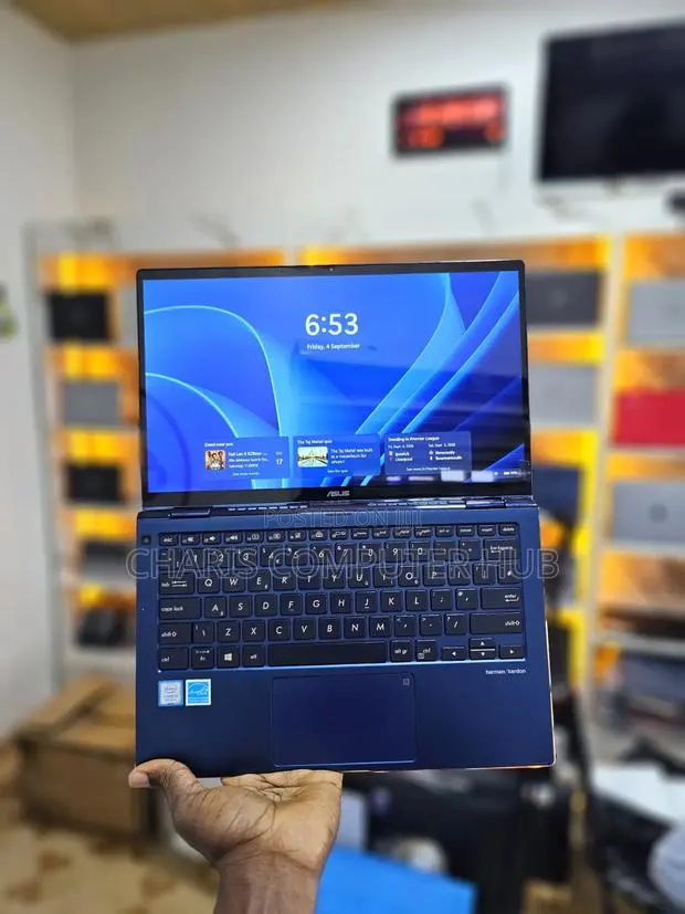 Laptop Asus ZenBook UX303UA 8GB Intel Core i5 SSD 256GB · Photo 1