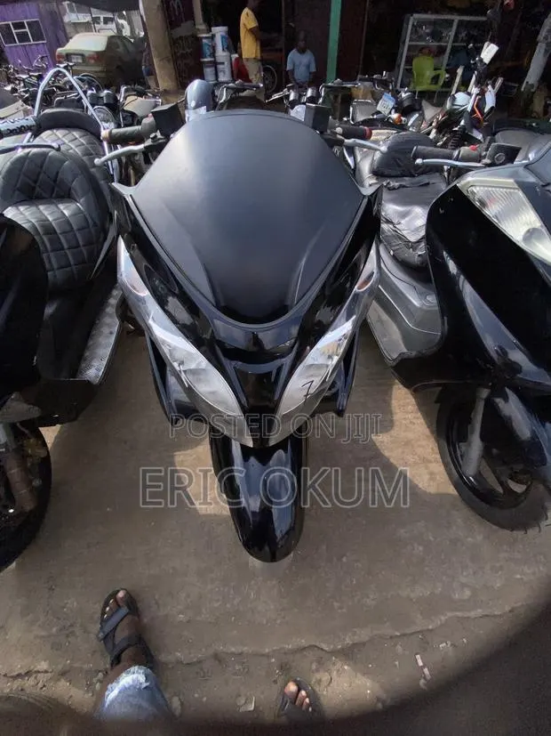 Motorcycle 2021 Black · Photo 1