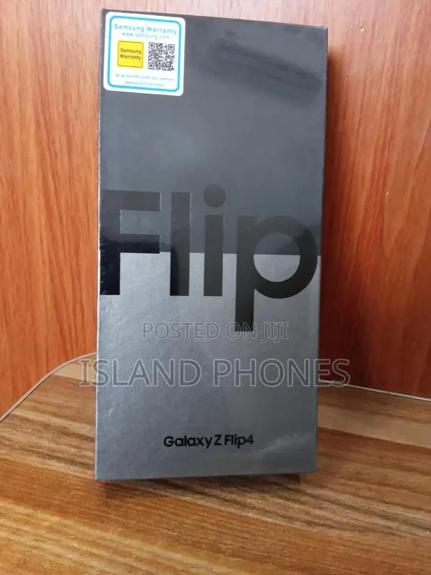 New Samsung Galaxy Z Flip4 256 GB White · Photo 1