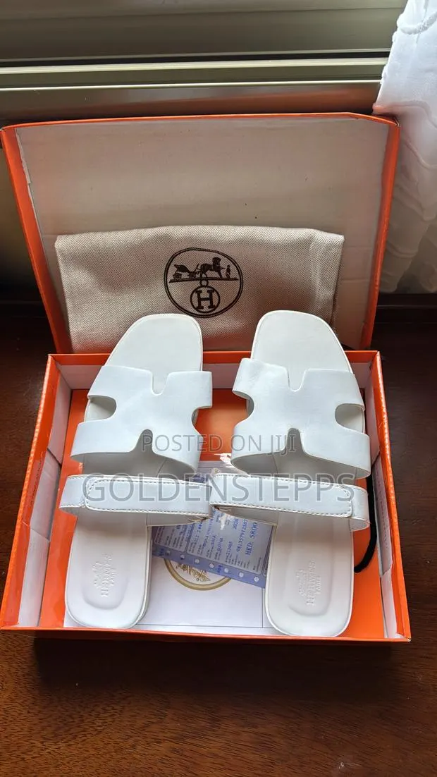 Women Slippers · Photo 1