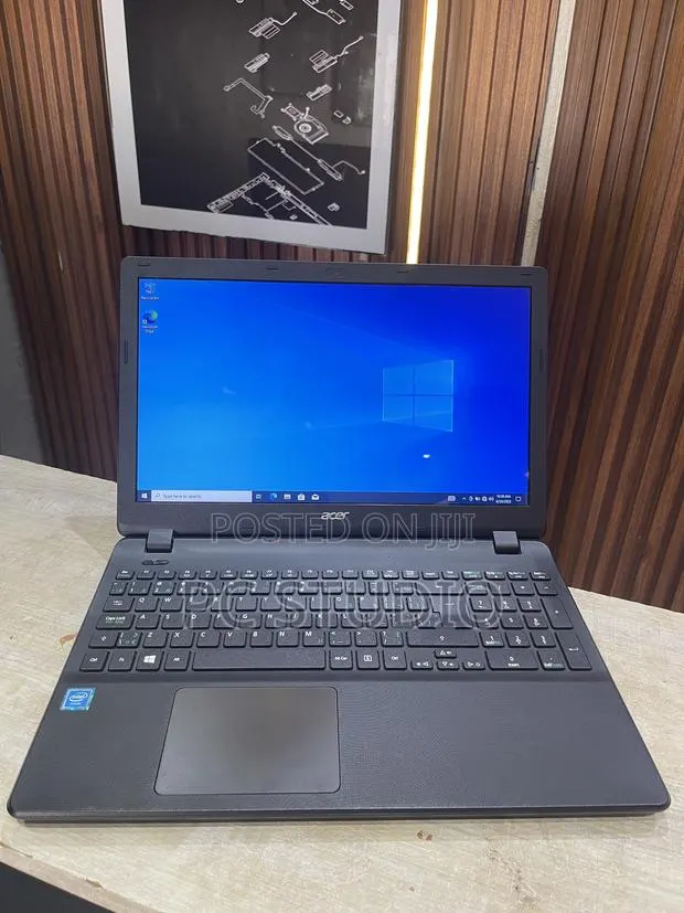 Laptop Acer Aspire ES1-531 4GB Intel Celeron HDD 500GB · Photo 1