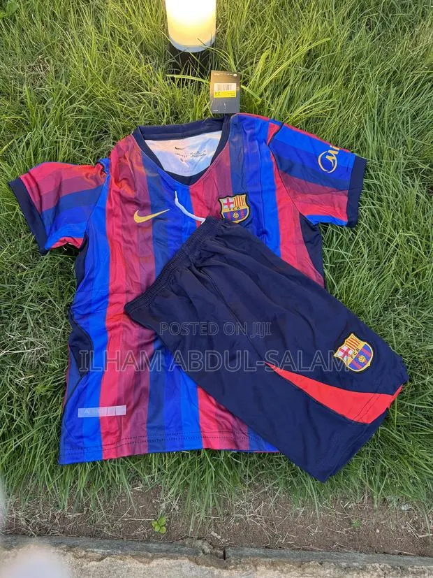Kids Barcelona Home Jersey Kit · Photo 1