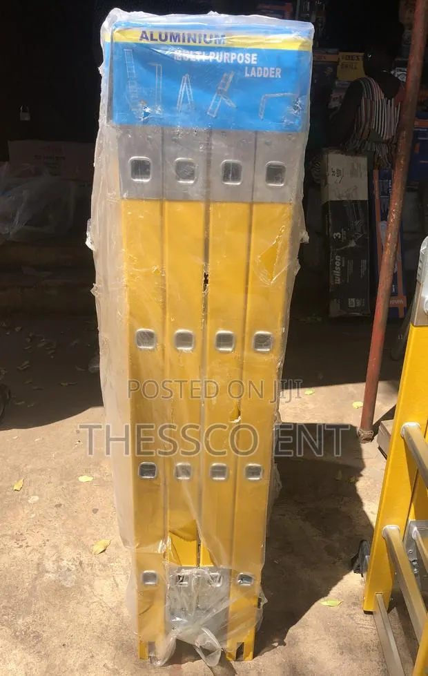 Yellow Fiberglass Lader · Photo 1