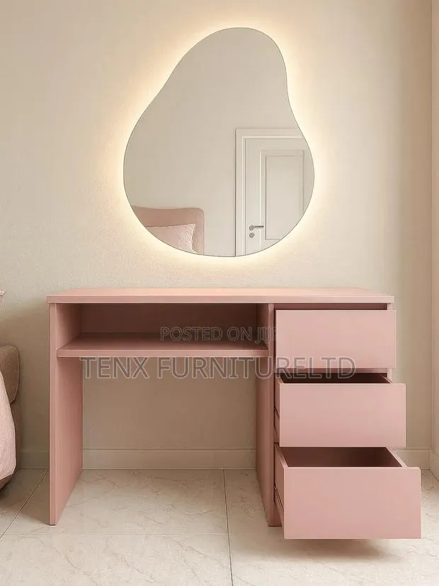 Dresser With Mirror · Photo 1