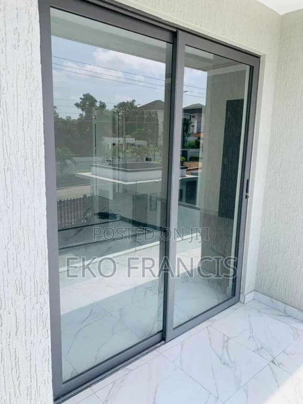 Sliding Framed Door · Photo 2