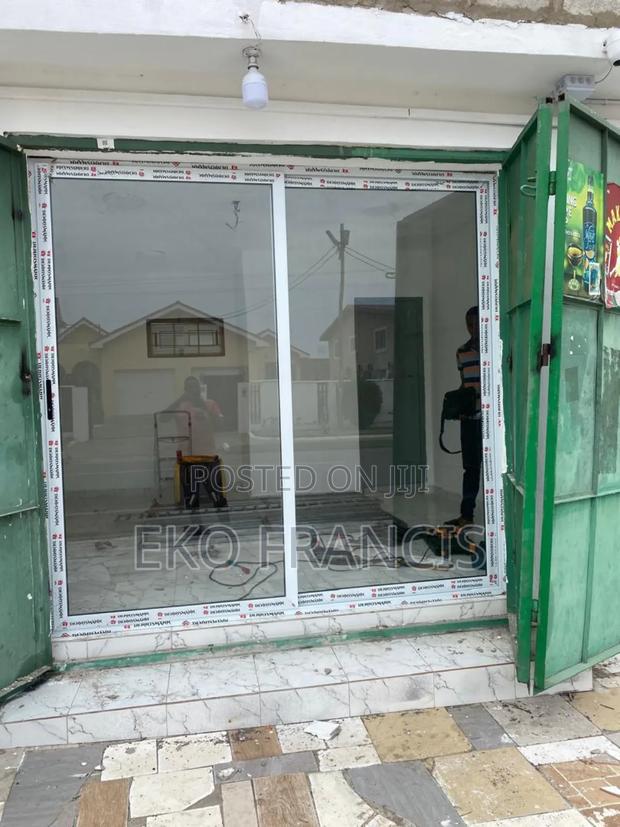 Sliding Framed Door · Photo 3