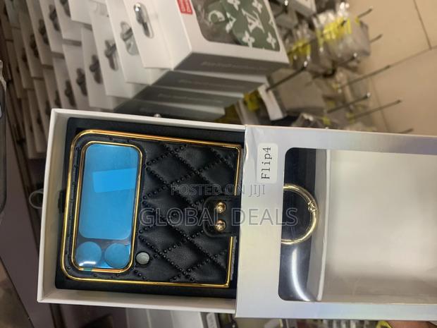 Samsung Galaxy Z Flip Covers/Cases · Photo 2