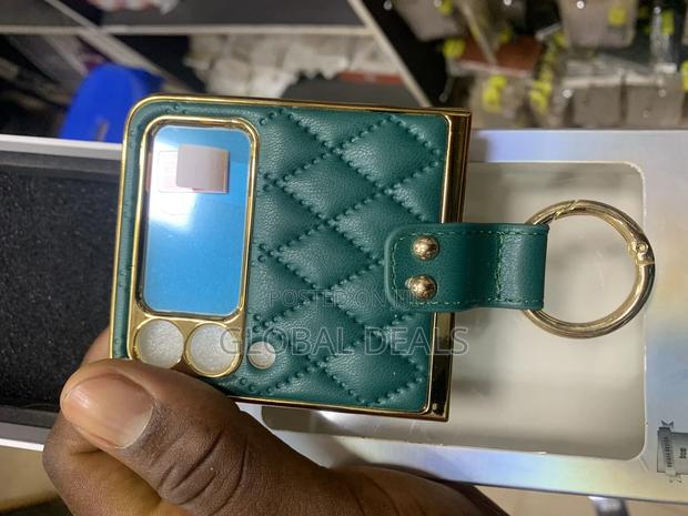 Samsung Galaxy Z Flip Covers/Cases · Photo 6