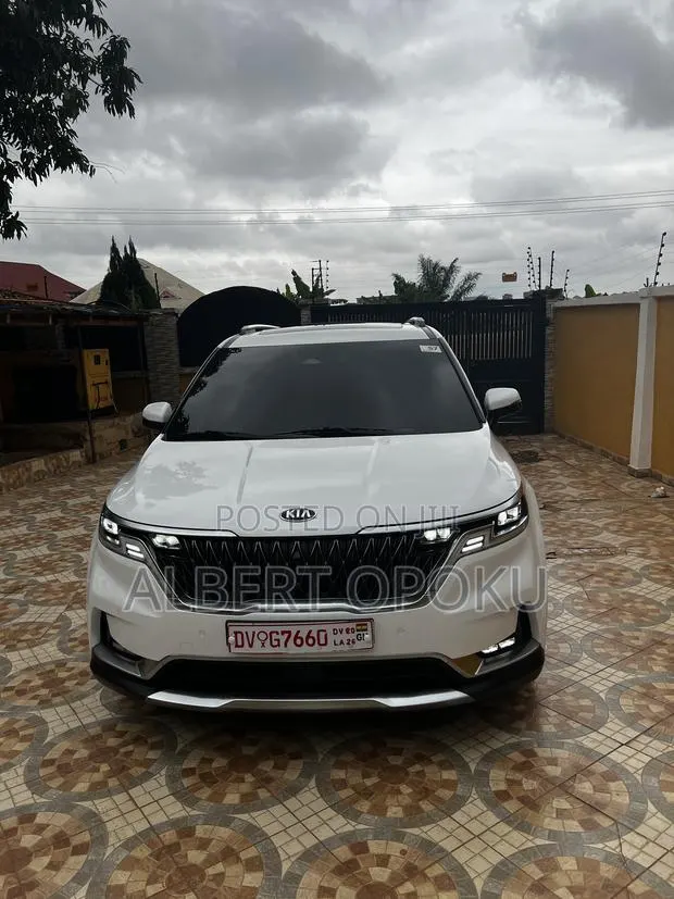 Kia Carnival 2021 White · Photo 1