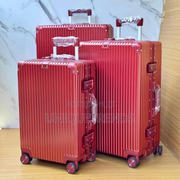Quality Luxurious Suitcases Set · Photo 3