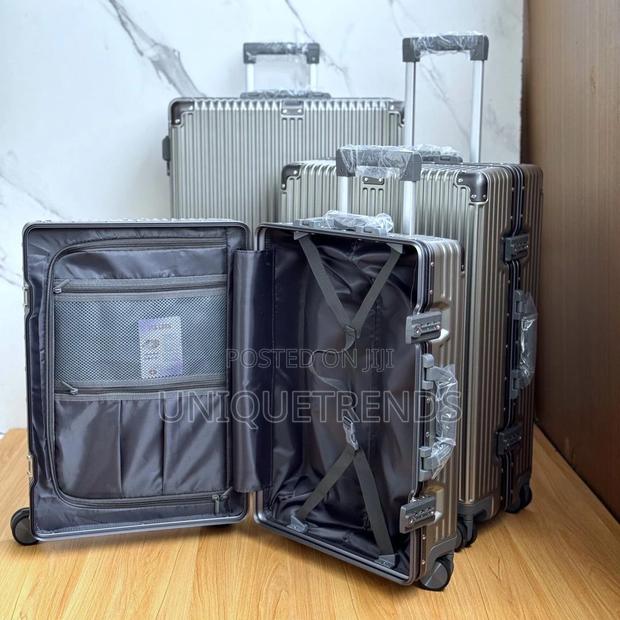 Quality Luxurious Suitcases Set · Photo 8
