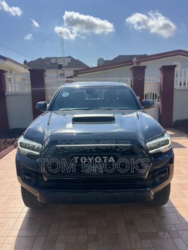 Toyota Tacoma 2024 Black · Photo 1