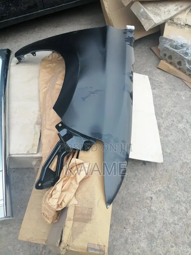 Lh Fender for Outlander 2016-2020 · Photo 1