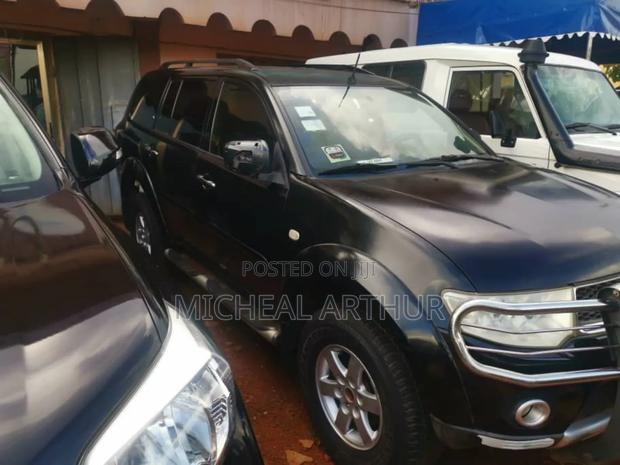 Mitsubishi Pajero 3.2 Di-Dc GLS 2011 Black · Photo 4