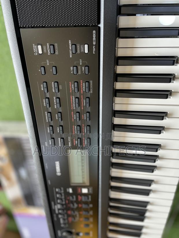 Yamaha PSR E383 Keyboard/Piano · Photo 4