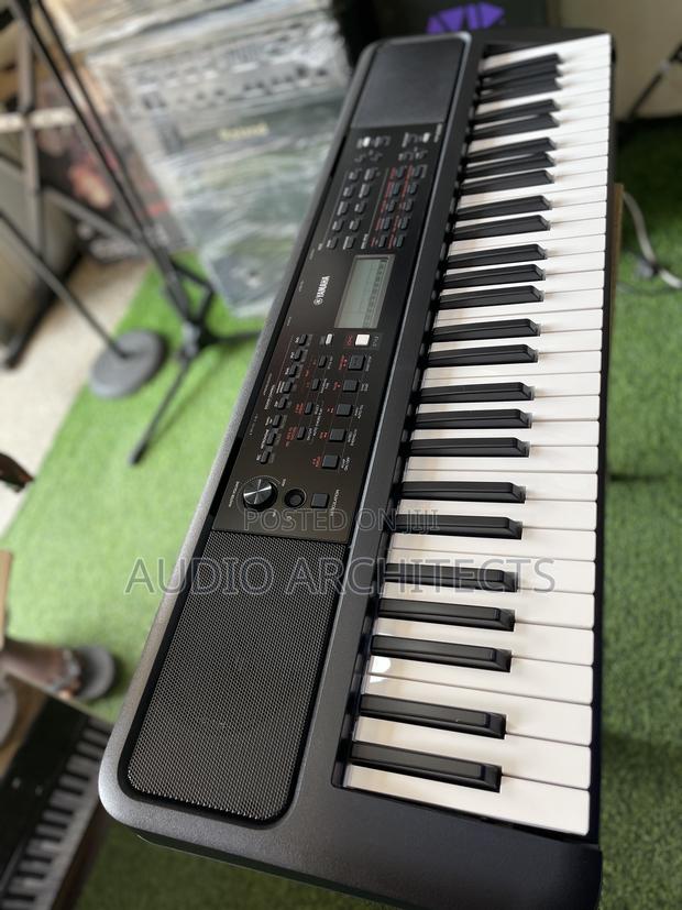 Yamaha PSR E383 Keyboard/Piano · Photo 5