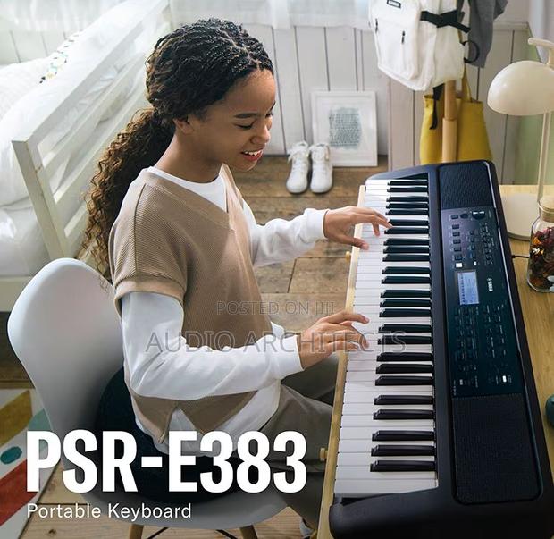 Yamaha PSR E383 Keyboard/Piano · Photo 1