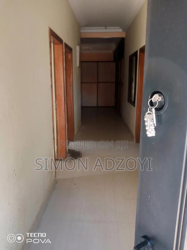 8 Bedroom House for Sale in Accra · Photo 2