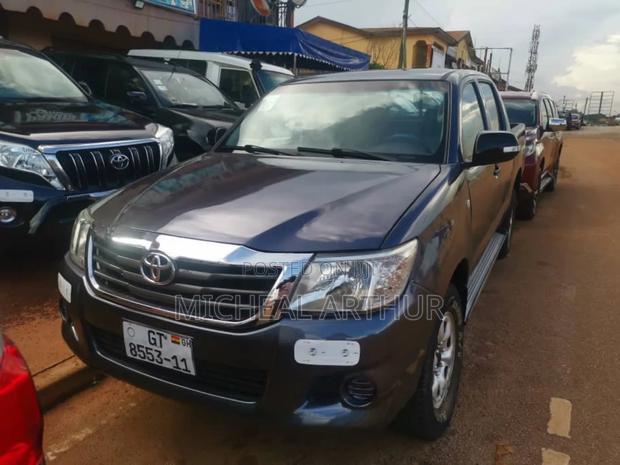 Toyota Hilux 2011 Black · Photo 5