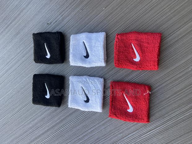 Original Sweat Hand Band Available at Cool Price · Photo 1