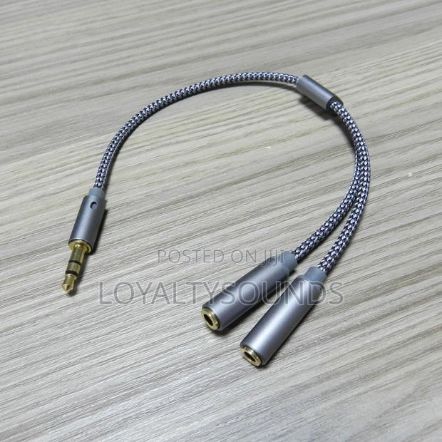Earphone Splitter for 2 Headphones · Photo 1
