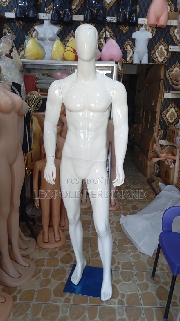White Male Mannequin · Photo 2