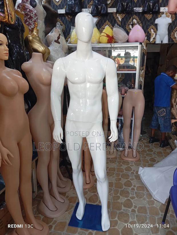 White Male Mannequin · Photo 1