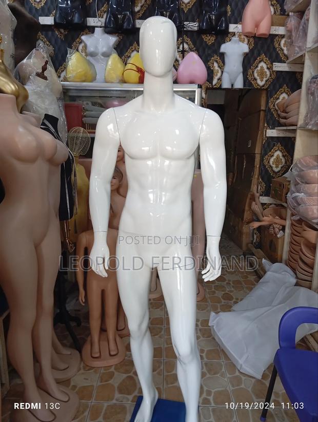 White Male Mannequin · Photo 4