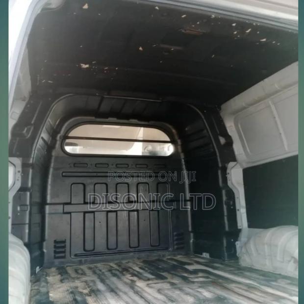 Hyundai Starex 2015 Silver · Photo 3