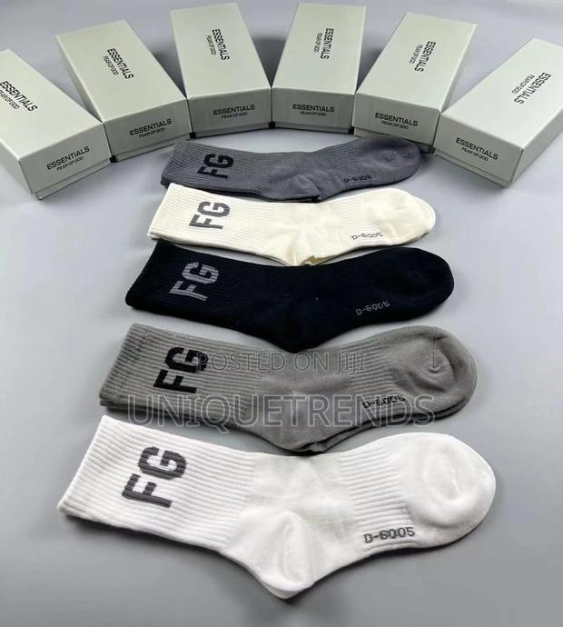 Branded Quality 5 in 1 Socks Set · Photo 4