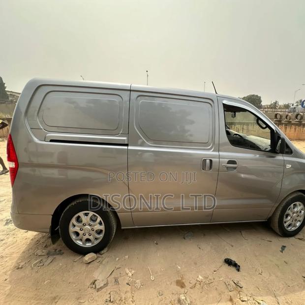 Hyundai Starex 2015 Silver · Photo 4