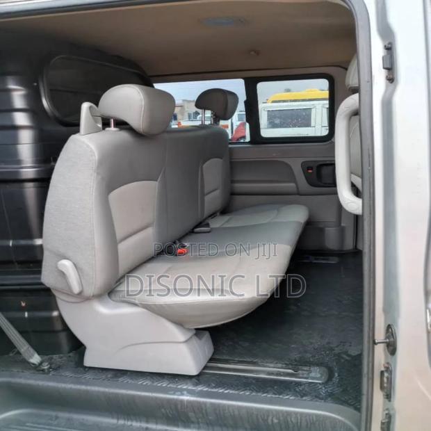 Hyundai Starex 2015 Silver · Photo 5