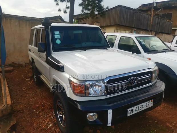 Toyota Land Cruiser 2016 White · Photo 2